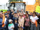 Romina Contreras cumple a peticiones para mejorar calles de Huixquilucan