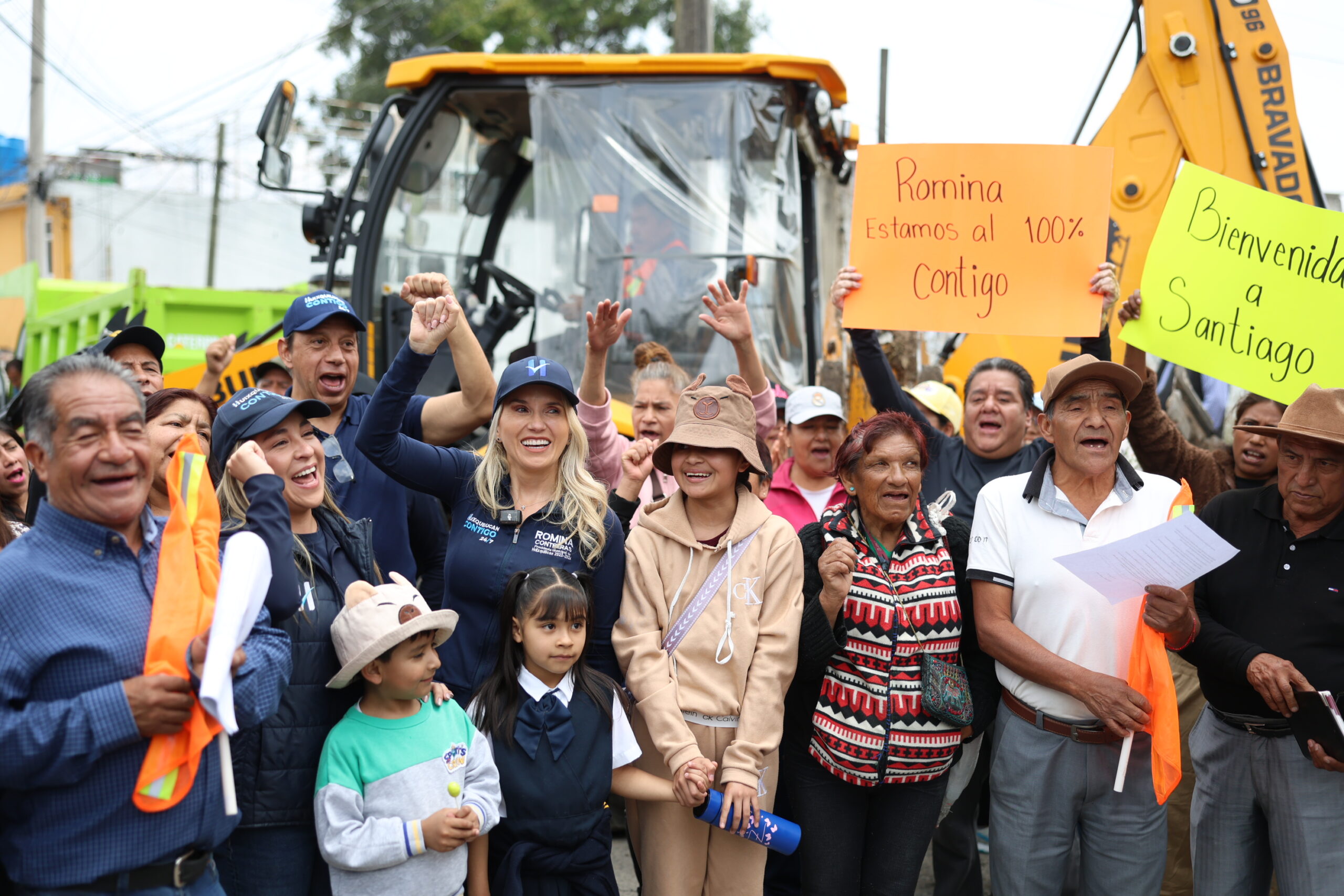 Romina Contreras cumple a peticiones para mejorar calles de Huixquilucan