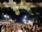 Ciudadanos y el alcalde Raciel Pérez Cruz en el encendido del alumbrado en avenida Ferrocarril