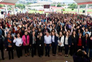 El alcalde de Tlalnepantla Raciel Pérez Cruz da herramientas a mujeres para autoempleo