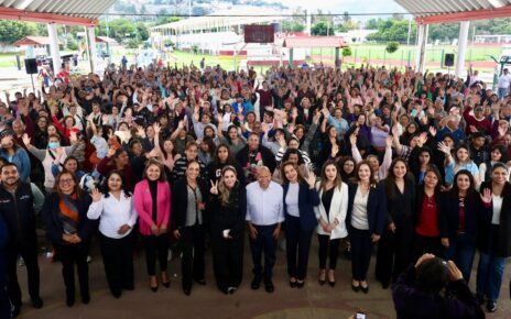 El alcalde de Tlalnepantla Raciel Pérez Cruz da herramientas a mujeres para autoempleo