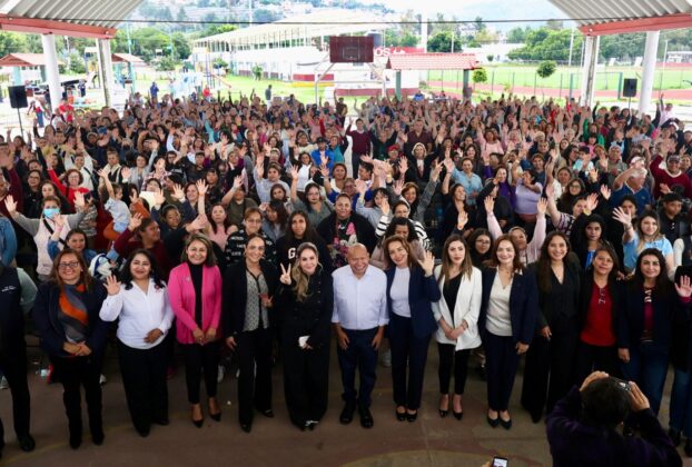 El alcalde de Tlalnepantla Raciel Pérez Cruz da herramientas a mujeres para autoempleo