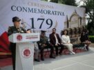 La Mayor Dolores de Sota Riva Uribe, presidenta en turno del Consejo de Participación Ciudadana de Lomas del Huizachal, en homenaje a Niños Héroes