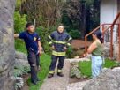 Protección Civil de Naucalpan rescata a mujer en Villa Alpina