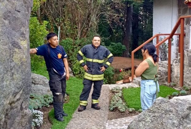 Protección Civil de Naucalpan rescata a mujer en Villa Alpina