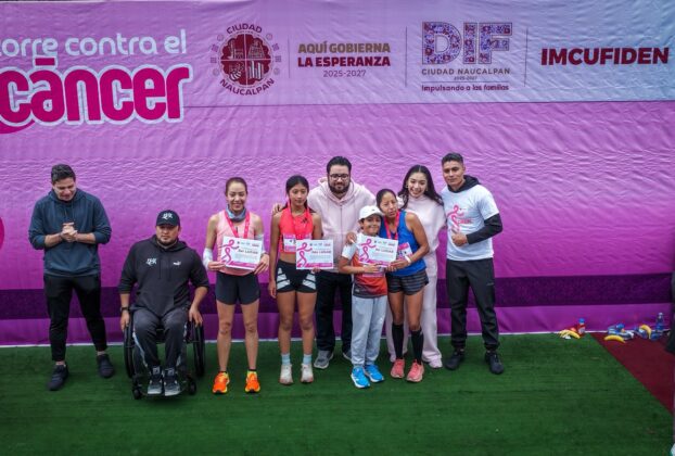 Isaac Montoya premia la carrera Corre Contra el Cáncer de Naucalpan