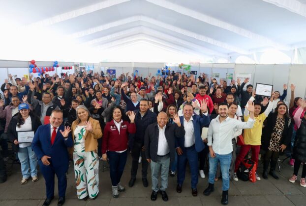 Empleo para mil 500 personas ofrecieron en Magna Feria del Empleo en Tlalnepantla