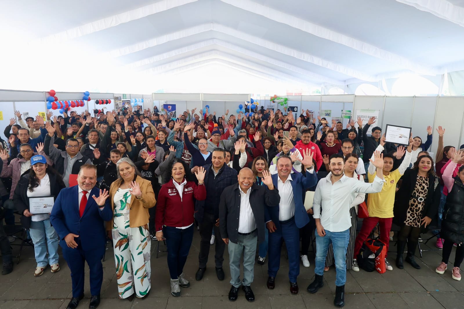 Empleo para mil 500 personas ofrecieron en Magna Feria del Empleo en Tlalnepantla
