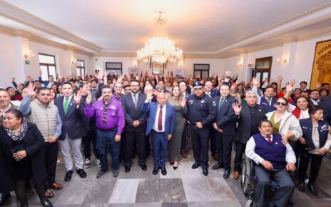 Reconoce gobierno de Tlalnepantla a quienes contribuyen a mejorar el medio ambiente y trato a los animales